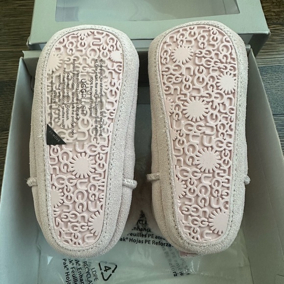NEW 💫 UGG Baby Gojee Seashell Pink Suede Infant Boots Size 4-5 - Picture 3 of 5